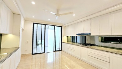 Rumah Elegan di Kebayoran Baru, Jakarta Selatan, 6 Kamar Tidur, LT 342m²