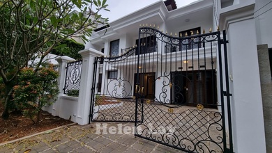 Disewakan Cepat Rumah Bagus dengan Tanah Luas 1100 m2 Kawasan Kebayoran Baru