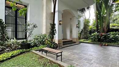 Sewa Rumah Nyaman di Kebayoran Baru, Jakarta Selatan, LT 600m²